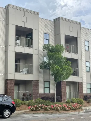 Stay and play in the heart of everything Starkville has to offer! - Wifi