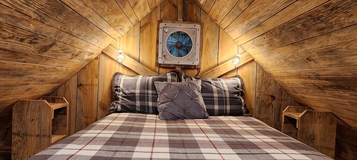Raelean - A unique off-grid tiny cabin Hotels in Calhoun County
