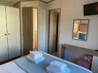 Arum dog friendly caravan on Rockley Park, Poole - Homestays