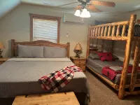 Clean and Cozy 4 Bedroom/4 Bath Cabin in Beautiful Branson West, Relaxing Vaca! - Chalets