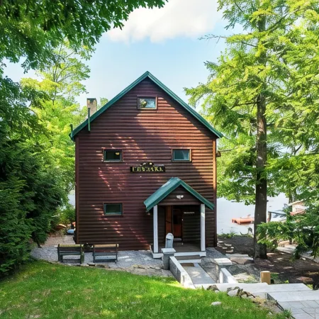Maple Cove Lodge on Lake Sebago Waterfront! Отели в г. Каско