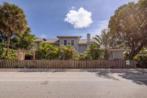 Vintage Coastal Cottage 7bed/3bath - 3-Star
