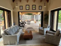 Villa Delfina- Private Beach! Spacious 5 Bedroom Villa in Lower Peter Bay! - Homestays