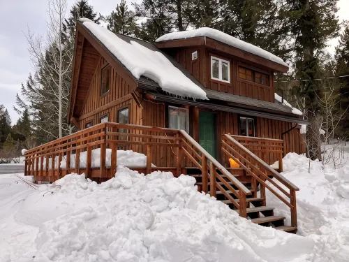 Cozy Woodland Escape: Scenic Cabin Retreat in Alpine, WY - Chalets