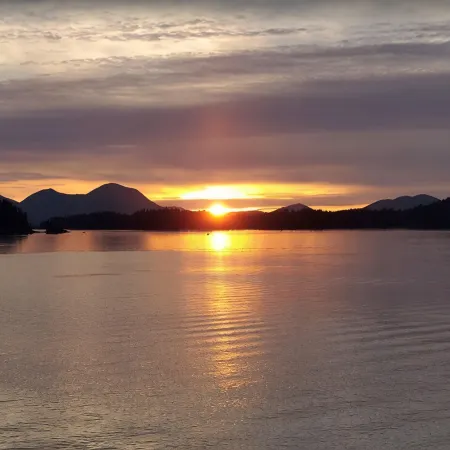 {Forget-Me-Not Inn} Alaskan Waterfront Vacation Rental (Eagle Suite)