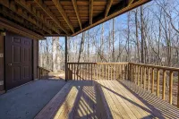 Cozy and serene fishing cabin, Family Traditions,  private dock and lake views.