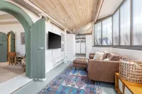 Stunning Artful Adobe - Super Walkable Location - Kitchenette