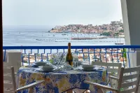 A terrace overlooking the gulf. Stylishly furnished apartment for relaxing days.