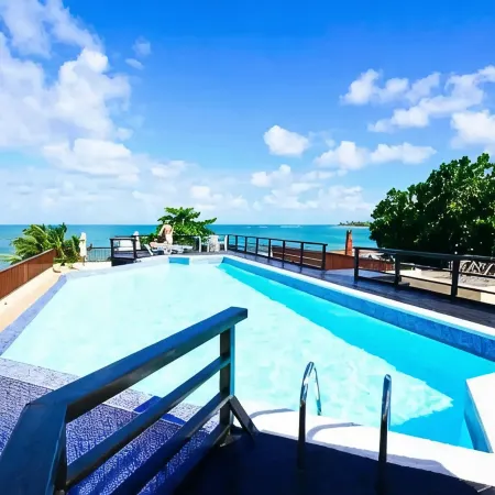 Fabulous 2 bedroom Beach Apt with a KING SIZE bed.