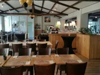 Charmingly decorated chalet Florence 1 near the sea serooskerke Hotels in Serooskerke