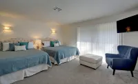 Sunny Mid-Century Modern Beauty! Stunning Pool, Spa & Mountain Views! - Mountain view