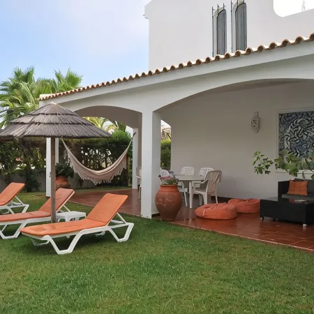 Luxury Villa with private salt water pool, near beach, golf courses. Free Wi-Fi