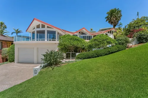 Forster- Beachfront Views & Pool -Jewel of the Sea - piscina