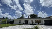 RESORT-STYLED 3 BDR HOME -HEATED POOL -UNDER A MILE FROM THE BEACH Huge Backyard - 4-نجوم