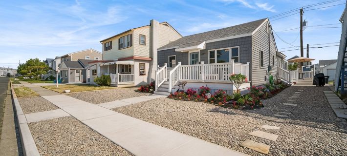 Beach Bungalow -- 1.5 Blocks to Beach! Hotels in Brigantine