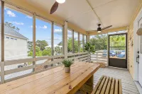 *Heated Pool Oasis* Oceanside * Standalone Beach House * Centrally Located* - プライペートプール