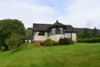Maybank self catering sleeps 8, pets welcome. - Wifi