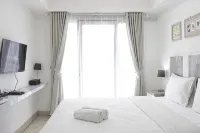 Modern Look Studio Apartment at Grand Asia Afrika - Pools