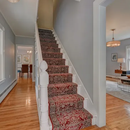 Colonial House, w/Yard,7min walk to Downtown Lenox