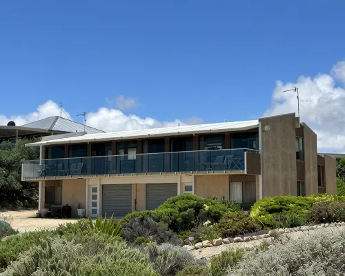 Absolute Beachfront on the cliff with easy stair access to the beach (BYO LINEN) Hotels in Moonta