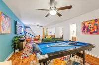 5BR Private Mountain Game Cabin! Hot Tub, Fire Pit