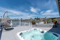 Waterfront Haven - balcony