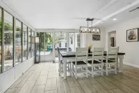 Venetian Gardens Oasis Near Beach W/ Hot tub and Arcade - Boutique