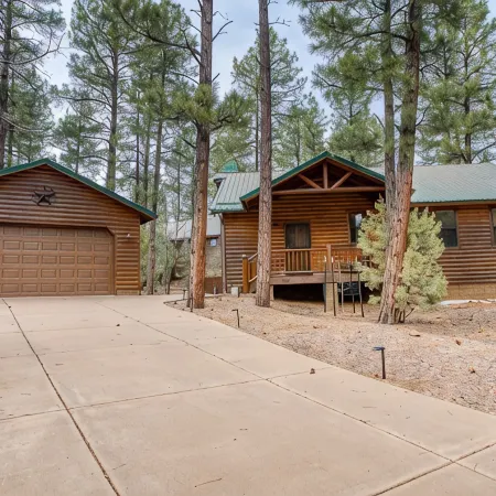 Torreon Cardinal Landing Cabin With Party Garage