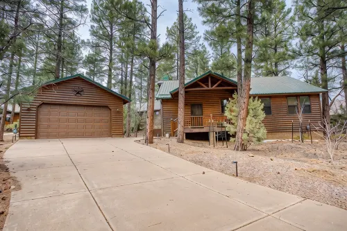 Torreon Cardinal Landing Cabin With Party Garage