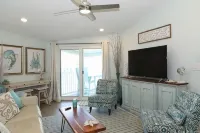🌞 Beautiful Condo on Pensacola Beach with water view of Villa Sabine Bay - 4-Star