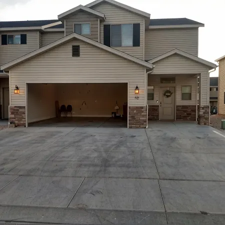 Cozy Townhome right off N. Main in Cedar City, UT