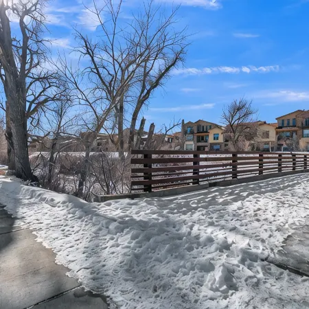 Luxury Brand New Townhouse, family and pet friendly