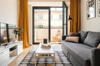 Smart & Green Living by Ambiente - Airport Shuttle