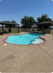 Cozy 2-bedroom caravan in nice Cleburne with AC, WiFi