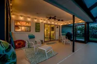🍹🌞 Coastal Getaway! Heated Pool, Private Patio, Fenced Yard, 5 miles to Beach! - Wi-Fi