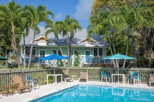 Poolside Cottage #411 - Tiny houses