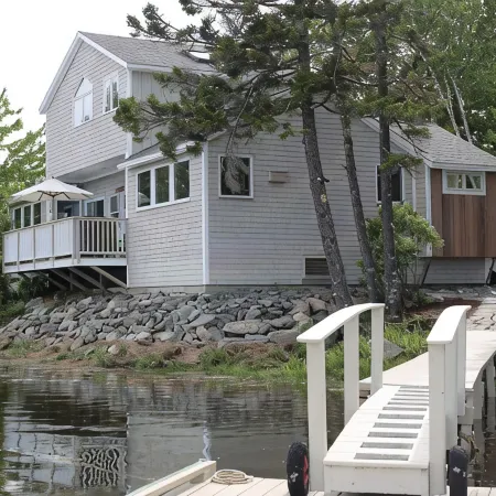 Sea Breezes Elegant Oceanfront Cottage
