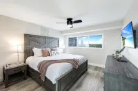 Relaxing 1 BR condo w/pool & steps to the beach - Beach