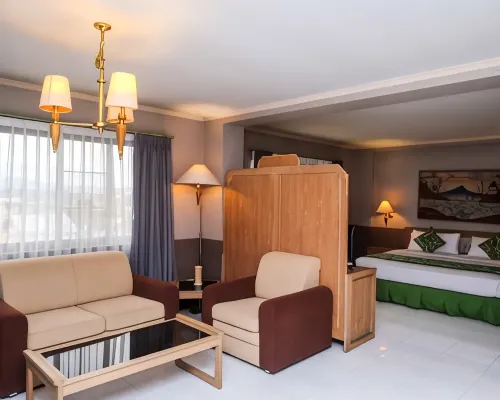 Surya Asia Hotel โรงแรมในโวโนโซโบ