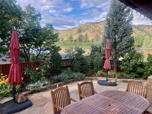 Front Door Access to Running & Biking Trails; Short Drive to Downtown and Campus - 홈스테이