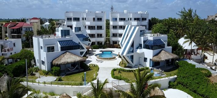 Oceanfront Luxury Townhome Condo Wifi 3 Smart TV'S Pool & Spa Hotels in Puerto Morelos