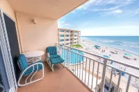 Direct Oceanfront 2Br Condo w/ Balcony at Paradise Beach Club, Unit 339 - Wifi