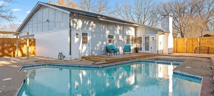 Haven House King Bed Backyard Pool Hotels in Richardson