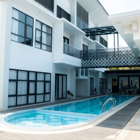 The Emirio Hotel & Cottage
