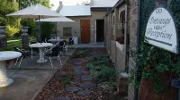 Cunningham Cottage Guest House - parking