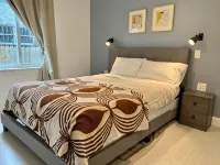 Centrally located 5 bedroom house with parking - Bungalows