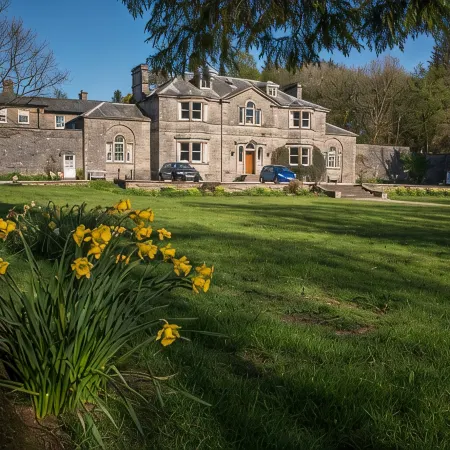 Beautifully appointed cottage in extensive grounds