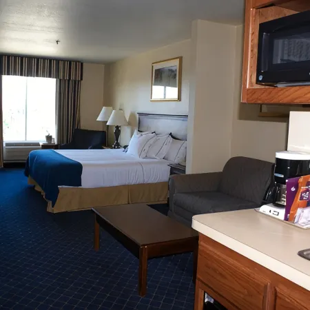 Holiday Inn Express & Suites MOUNTAIN HOME by IHG
