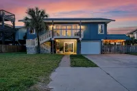 Serene Waterfront 5Br Sleeps 15 w/Heated Pool, Fire Pit, Boat & Jet Ski Lift - 4 stjerner