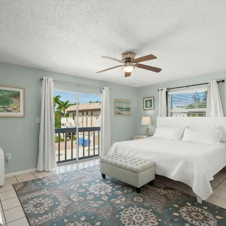 Bright & Modern ~ Heated Pool ~ Gated Beach ~ Pkg!